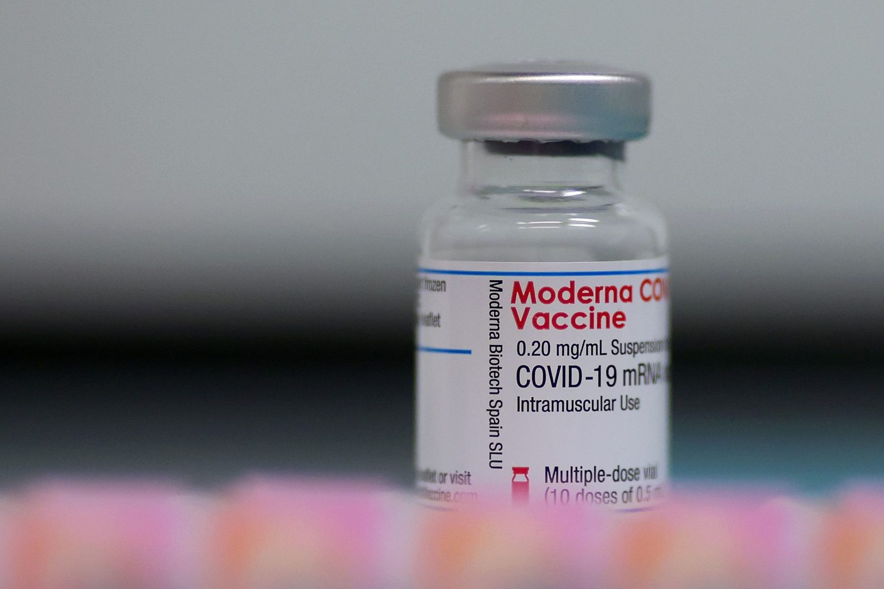 Moderna-vaccine-vials вакцина Модерна