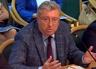 Виктор Дмитриев предложил ввести мораторий на изменение правил фармрынка и создать единого регулятора Виктор Дмитриев, генеральный директор Ассоциации российских фармацевтических производителей (АРФП)