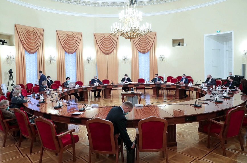 kruglystol Законодательные аспекты обращения на территории Российской Федерации высокотехнологичных лекарственных препаратов