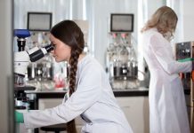 ГЕРОФАРМ и ДВФУ договорились о совместной разработке инновационных лекарственных препаратов лаборатория