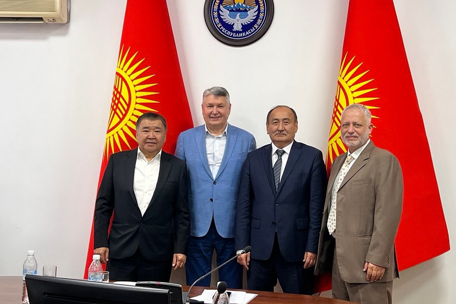 Кыргызстан и Россия создадут международный производственно-фармацевтический кластер Кыргызстан и Россия создадут международный производственно-фармацевтический кластер