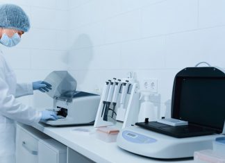 На форуме БИОПРОМ обсудили возможности развития CAR-T терапии в России современная лаборатория