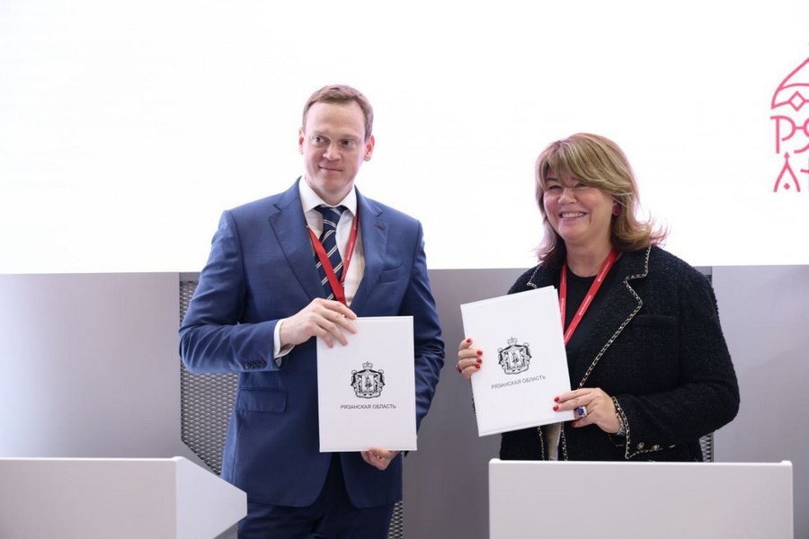 губернатор Рязанской области Павел Малков подписал соглашение с гендиректором ООО «Скопинфарм» Ингой Нижарадзе. 