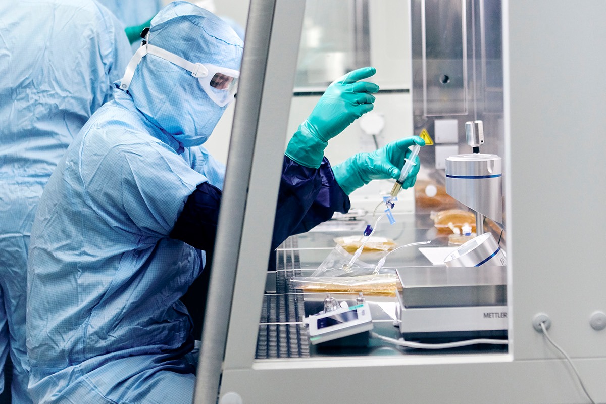 process-operator-in-biosafety-Novartis