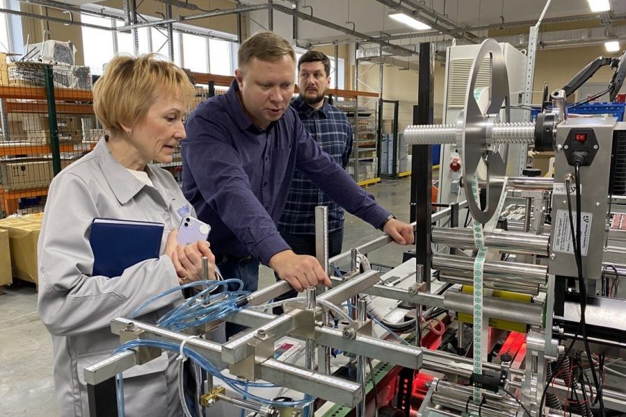 Нанесение этикетки на пачку