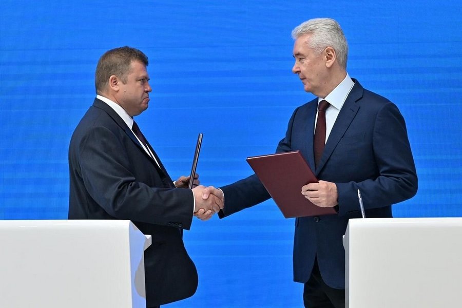 Мэр Москвы Сергей Собянин и совладелец АО «Россиум Био» Сергей Судариков