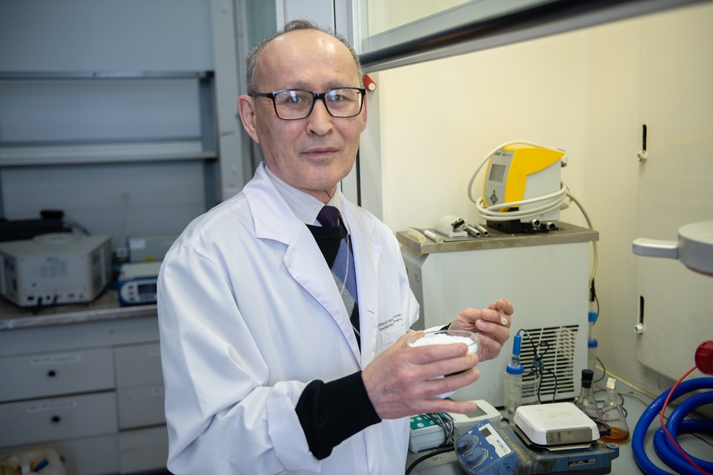 tgu заведующий лабораторией органического синтеза (ЛОС) ХФ ТГУ Виктор Мальков