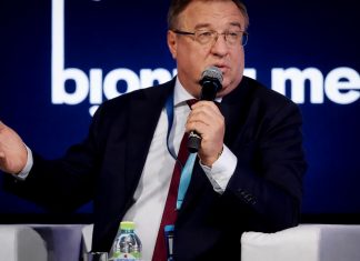 Парадокс российской фармы: Порядка 700 фармкомпаний работают в России без сертификатов GMP Владислав Шестаков, директор ФБУ «ГИЛС и НП» Минпромторга РФ