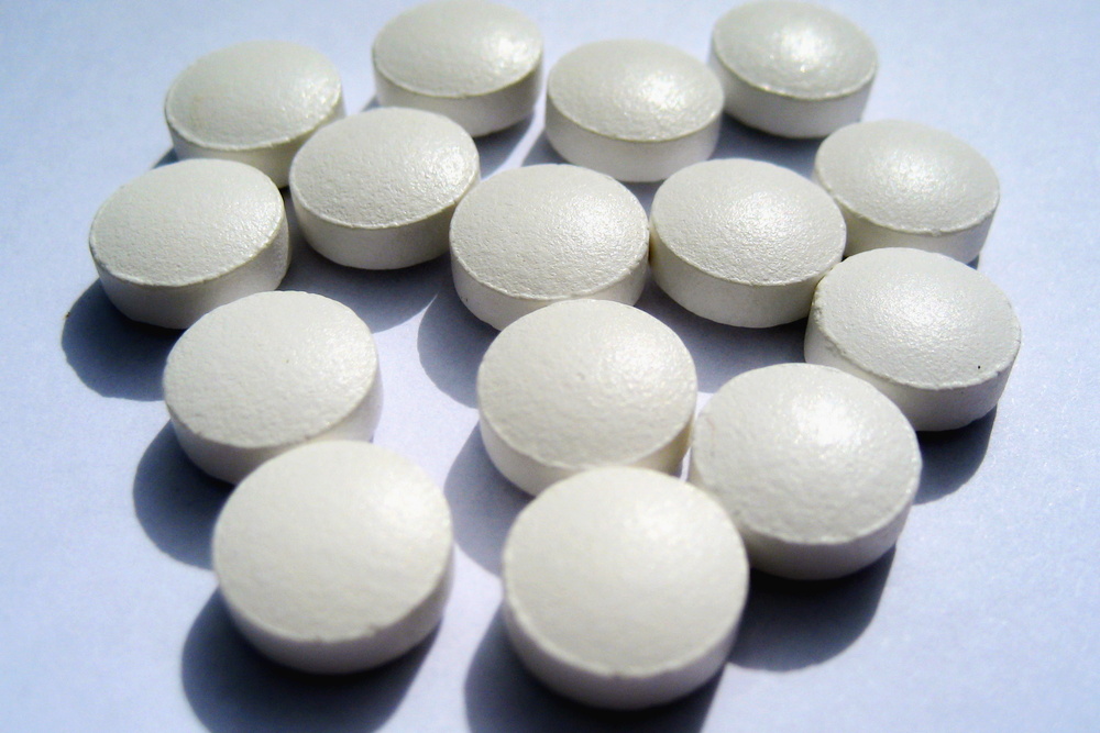 белые круглые таблетки